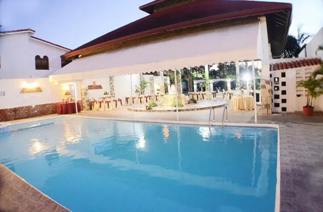 Hotel Tropicana Santo Domingo piscina